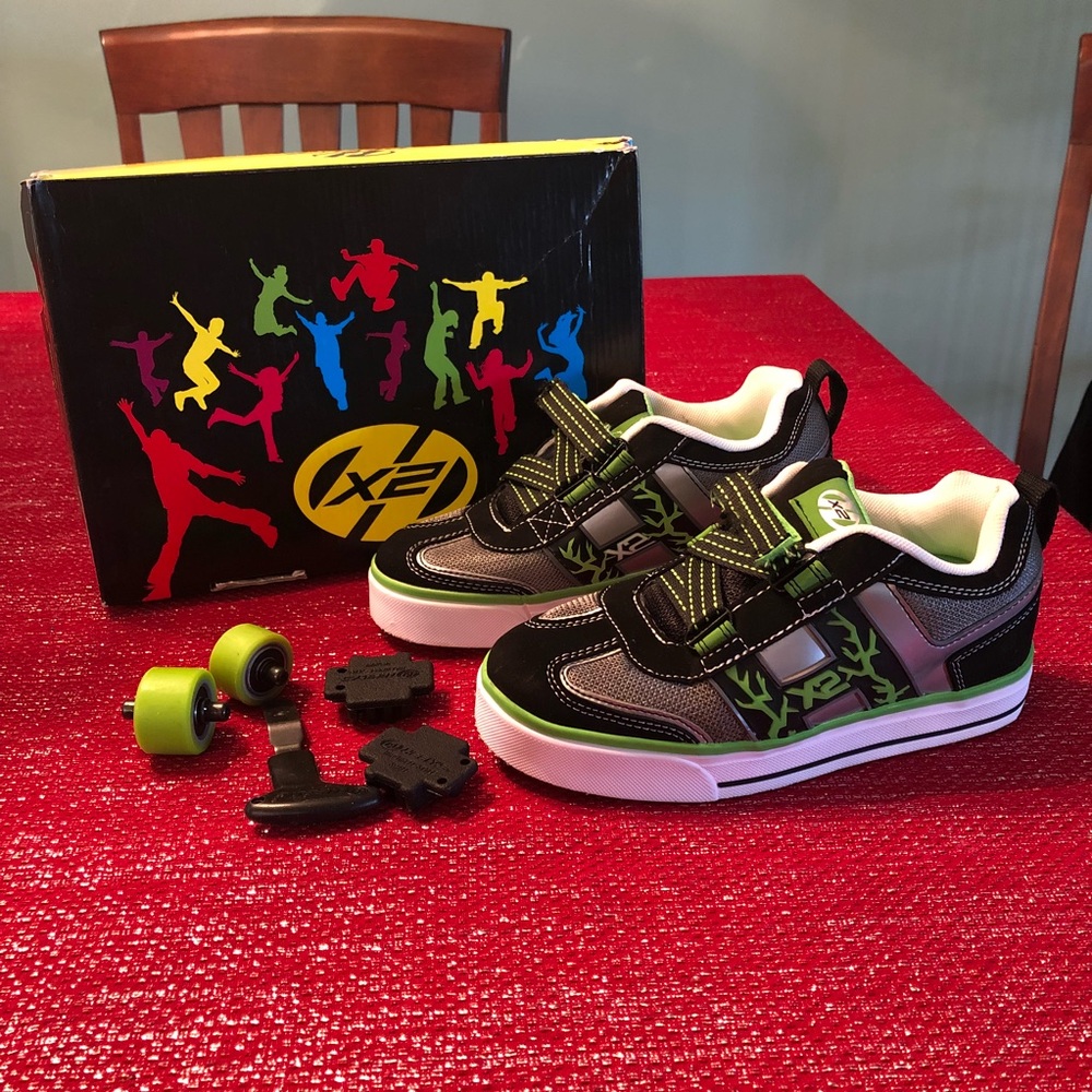 Almost New Heelys 2x Bolt Shoes